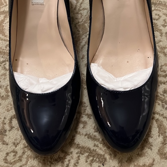 L.K. Bennett “The Kate Middleton shoe” navy worn twice size 37 1/2 - Picture 2 of 3